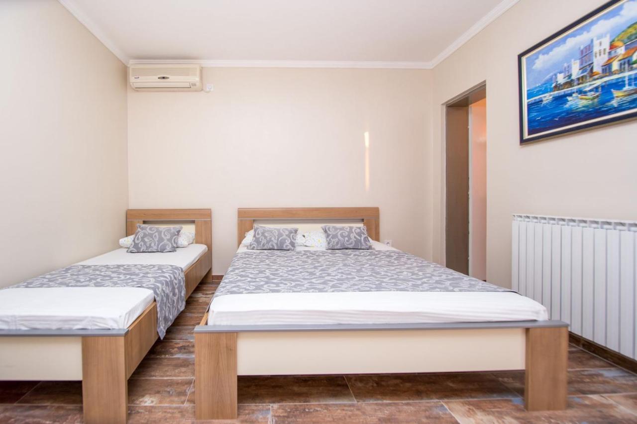 Acika Apartments Rafajlovići Eksteriør bilde